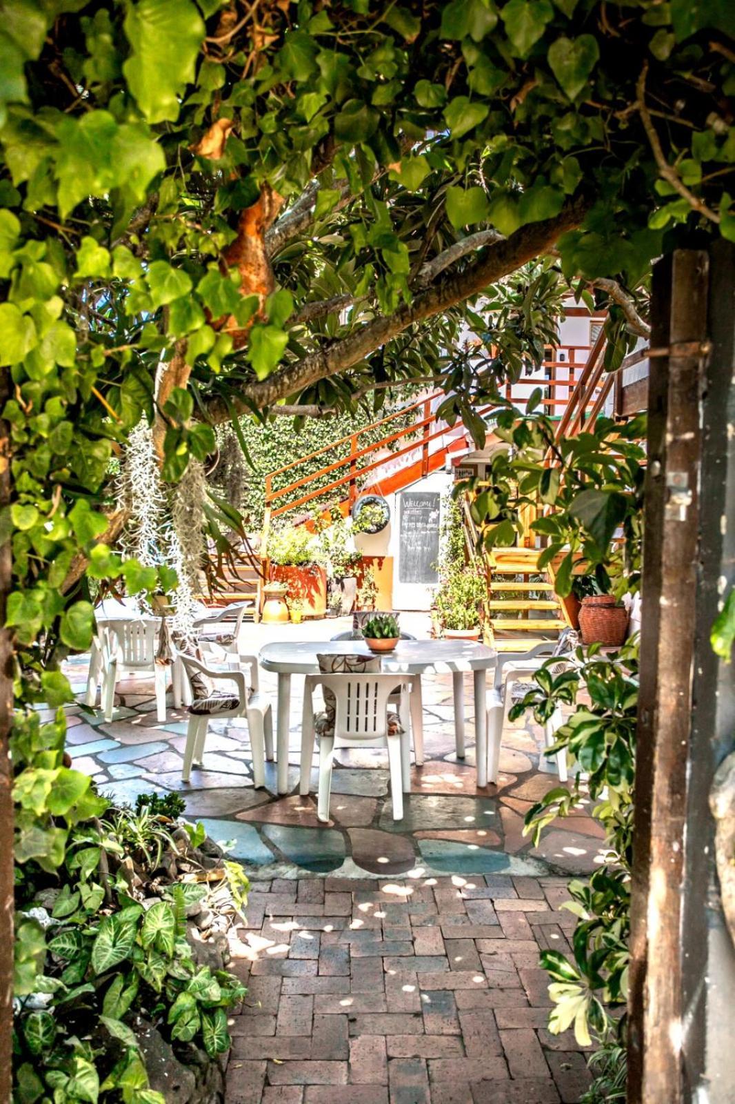 Zoete Inval Hostel Херманус Екстериор снимка
